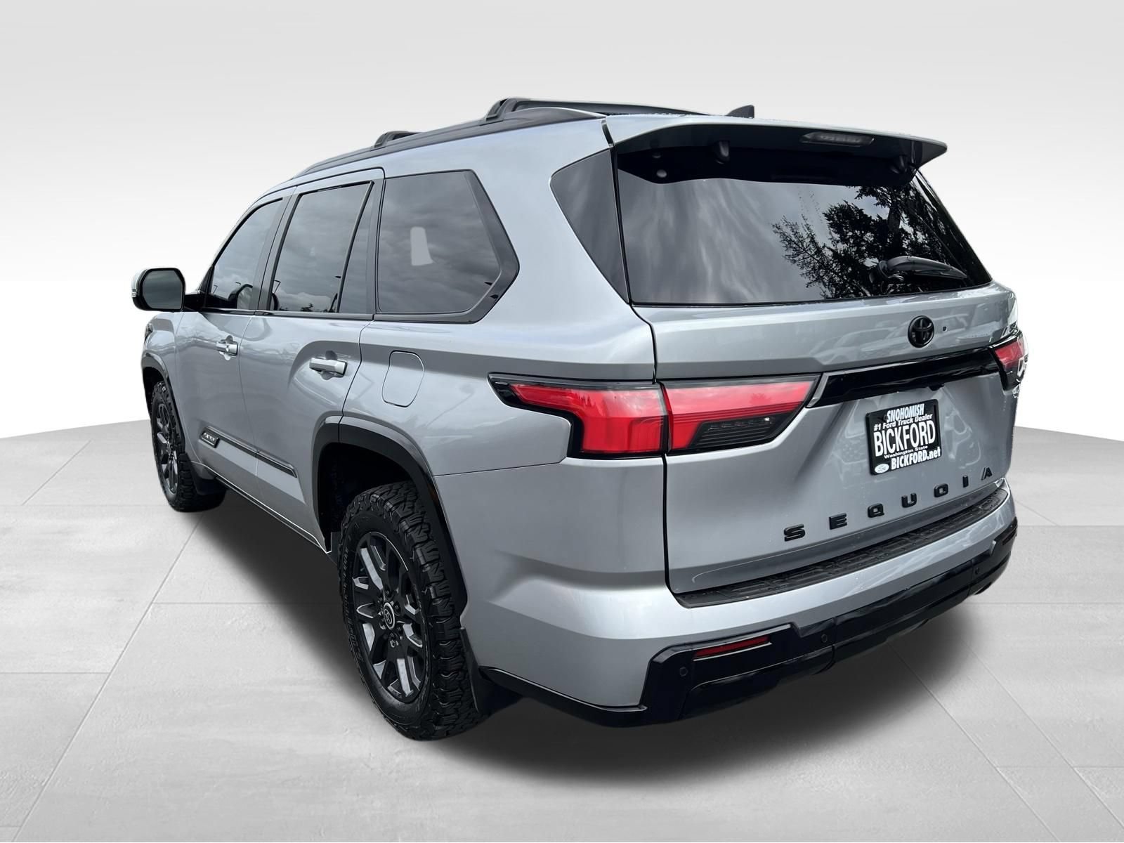 Used 2024 Toyota Sequoia Platinum AWD/4WD image 8