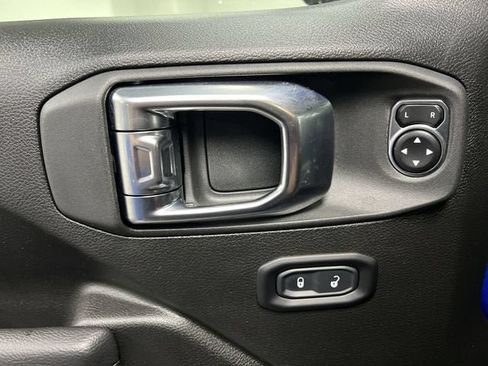 Used 2025 Jeep Gladiator Rubicon AWD/4WD image 22