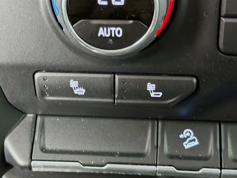 Used 2021 Chevrolet Silverado 1500 LT Trail Boss image 21