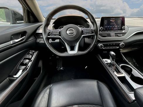 Used 2025 Nissan Altima 2.5 SR FWD image 10