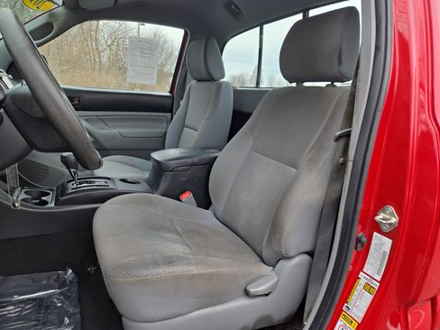 Used 2014 Toyota Tacoma 4x4 Regular Cab image 12