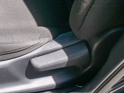 Used 2016 Nissan Versa S FWD image 19