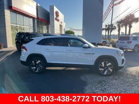 Used 2024 Volkswagen Atlas Cross Sport SE FWD image 2