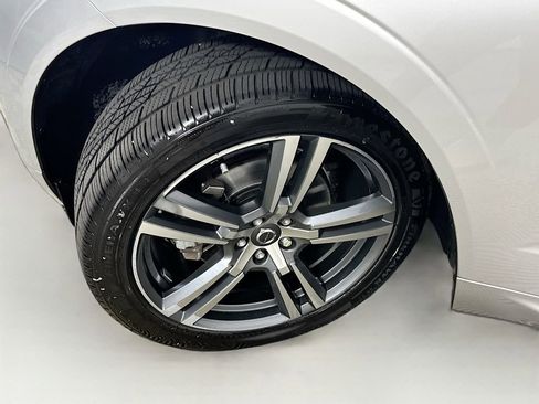 Used 2021 Volvo XC60 T5 Momentum w/ Protection Package Premier FWD image 24
