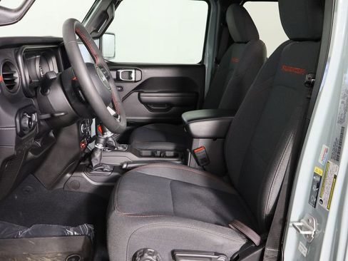 Used 2024 Jeep Wrangler Unlimited Rubicon image 16