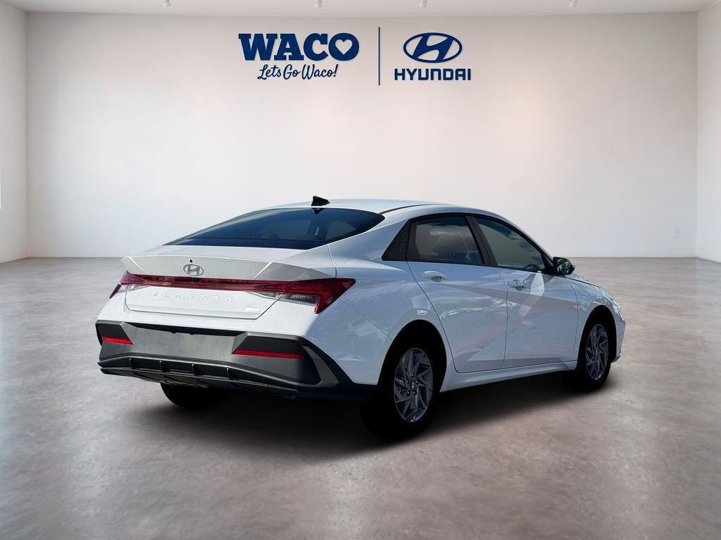 Used 2026 Hyundai Elantra Hybrid FWD image 7