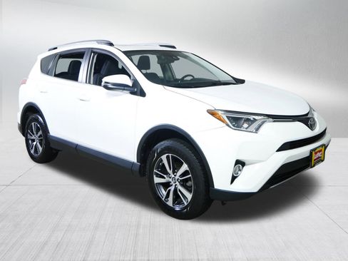 Used 2018 Toyota RAV4 XLE AWD/4WD image 1