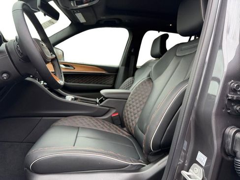 New 2025 Jeep Grand Cherokee Summit image 9