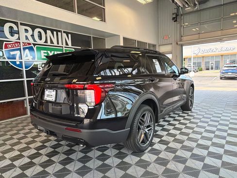 Used 2025 Ford Explorer ST-Line w/ ST-Line Street Pack AWD/4WD image 6