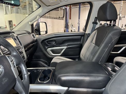 Used 2018 Nissan Titan SV w/ SV Convenience Package image 29