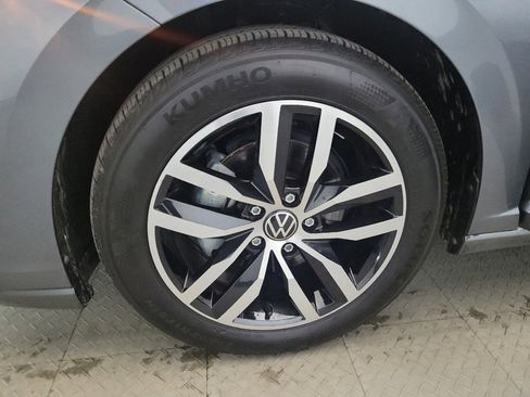 Used 2025 Volkswagen Jetta SE FWD image 31