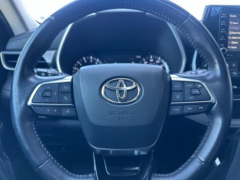 Used 2021 Toyota Highlander XLE image 22