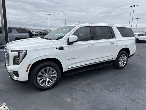 Used 2025 GMC Yukon XL Denali AWD/4WD image 5