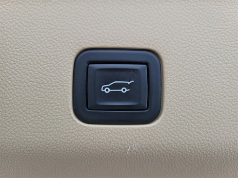 Used 2023 Cadillac Escalade Premium Luxury w/ LPO, Radiant Package image 8