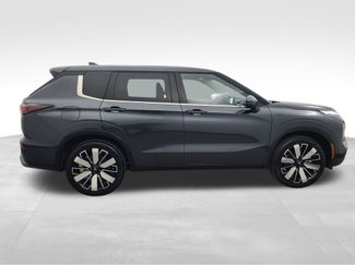 Used 2025 Mitsubishi Outlander SE video 2