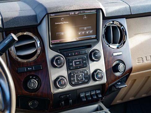 Used 2014 Ford F250 Lariat w/ Lariat Interior Package image 19