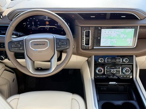 Used 2024 GMC Yukon XL Denali RWD image 22