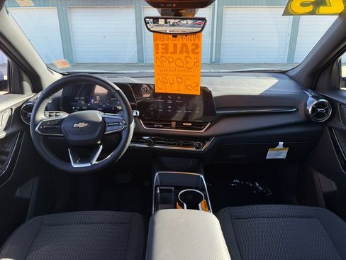 Used 2025 Chevrolet Equinox LT w/ Safety and Technology Package AWD/4WD image 19