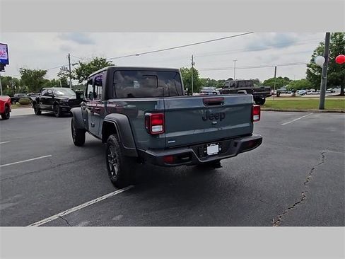 New 2025 Jeep Gladiator Sport image 29