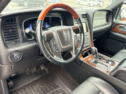 Used 2015 Lincoln Navigator 4WD image 10