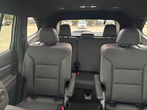 Used 2025 Buick Enclave Preferred image 13