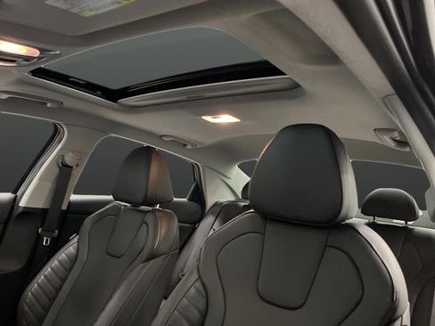 Used 2024 Hyundai Elantra Limited image 7