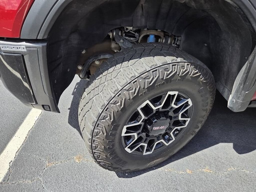 Used 2025 GMC Sierra 2500 AT4X AWD/4WD image 2