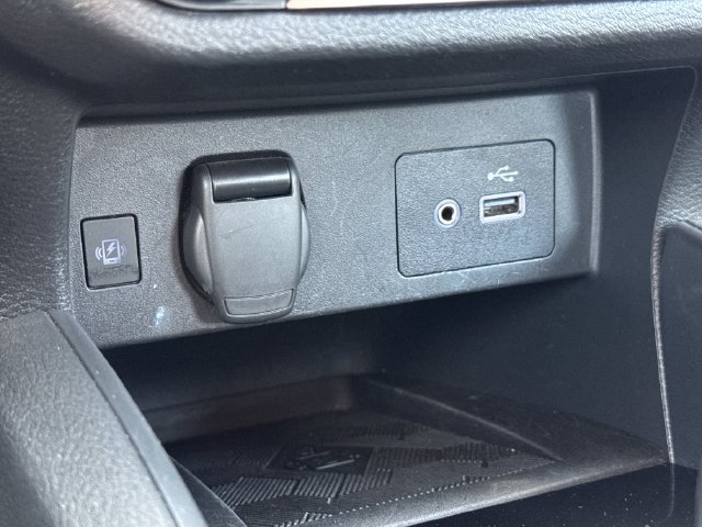 Used 2025 Nissan Versa SV FWD image 30