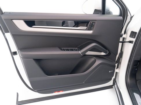 Certified 2025 Porsche Cayenne Coupe image 21