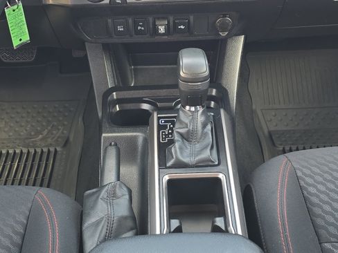 Certified 2022 Toyota Tacoma SR5 AWD/4WD image 22
