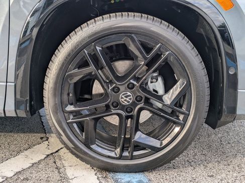 New 2026 Volkswagen Tiguan SE R-Line FWD image 11