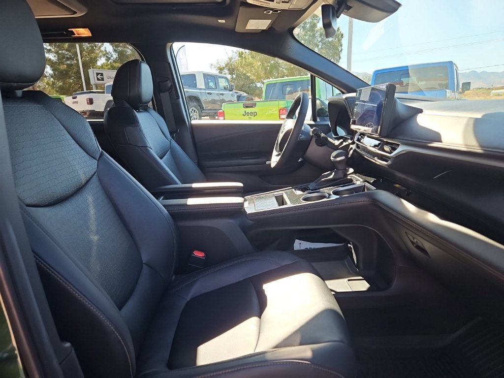 Used 2025 Toyota Sienna XLE Woodland Edition AWD/4WD image 22