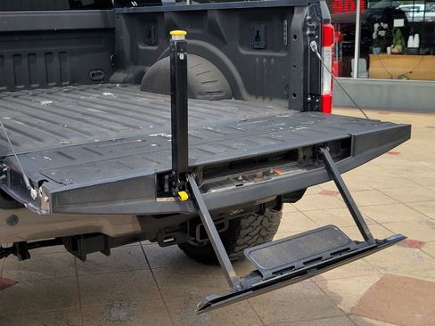 Used 2017 Ford F250 Lariat w/ Lariat Value Package image 9