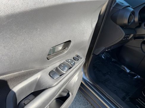 Used 2021 Nissan Kicks S FWD image 9