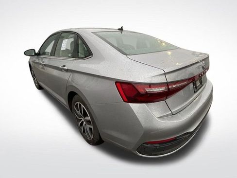 Used 2025 Volkswagen Jetta SE image 8