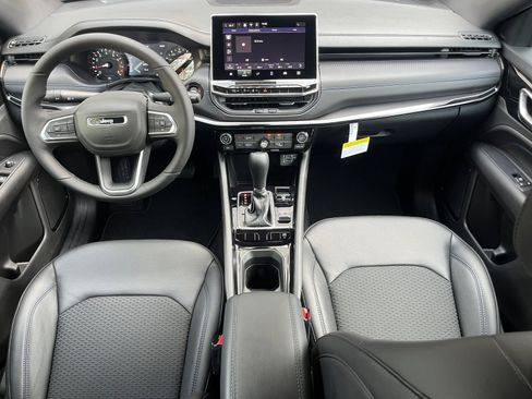 New 2026 Jeep Compass Latitude image 16