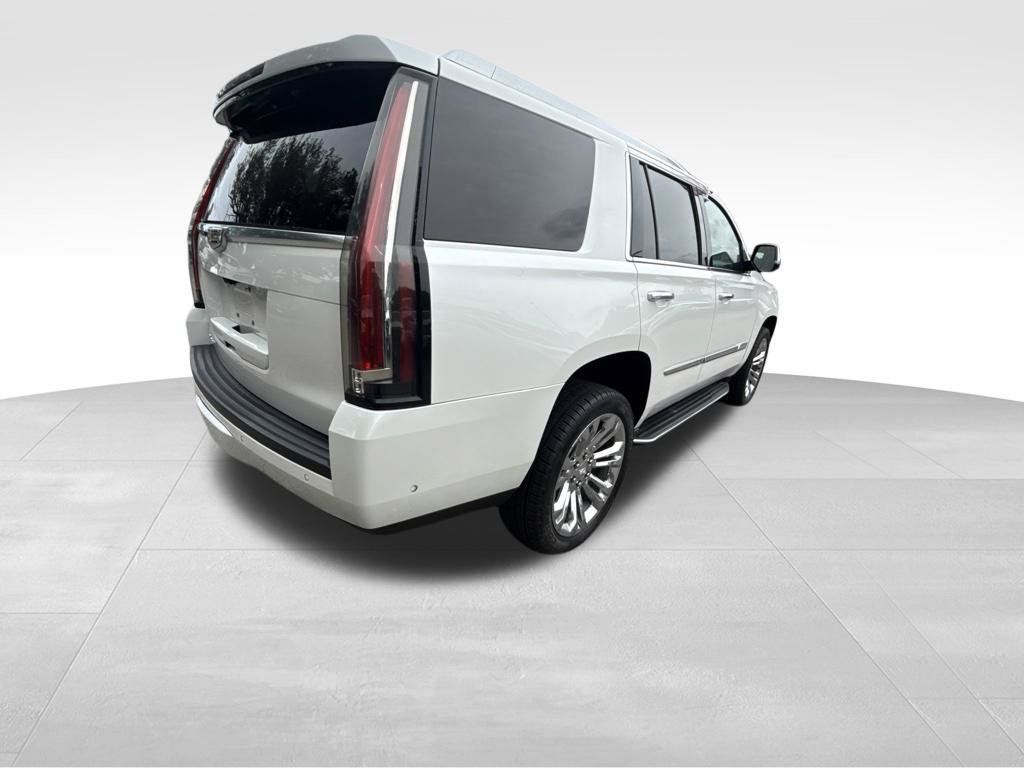 Used 2017 Cadillac Escalade Luxury AWD/4WD image 9