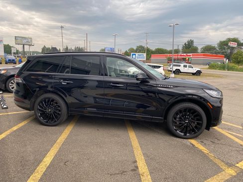 Used 2025 Lincoln Aviator Reserve w/ Jet Appearance Package AWD/4WD image 7