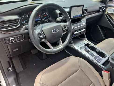 Used 2020 Ford Explorer Limited w/ Hybrid Equipment Group 310A RWD image 10
