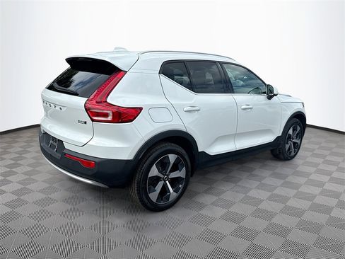 Used 2024 Volvo XC40 B5 Plus image 6