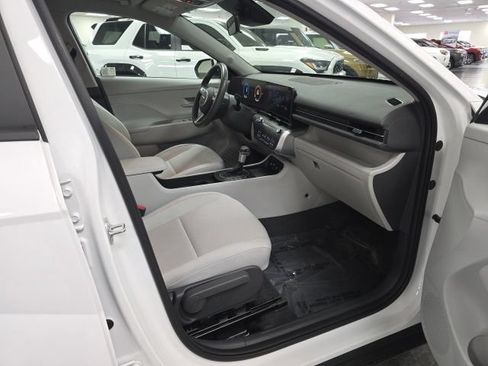 Used 2024 Hyundai Kona SEL FWD image 5