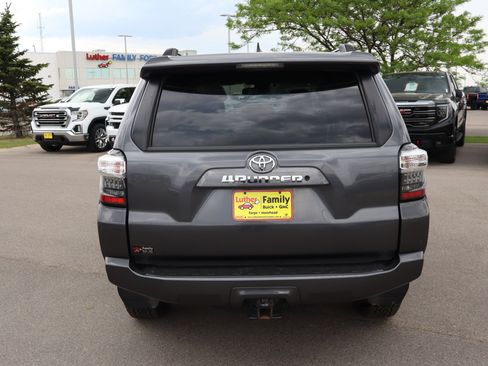 Used 2020 Toyota 4Runner SR5 AWD/4WD image 6