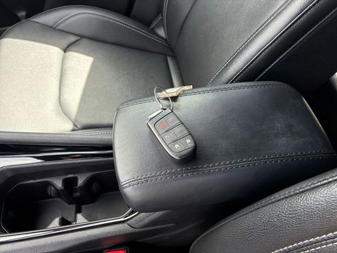 Used 2025 Jeep Compass Limited image 21