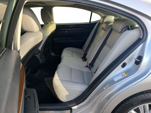 Used 2013 Lexus ES 350 w/ Luxury Pkg FWD image 19