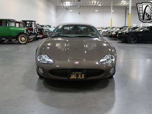Used 2001 Jaguar XK8 Convertible image 2
