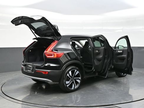 Used 2025 Volvo XC40 B5 Plus image 39