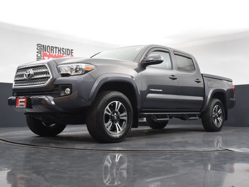 Used 2017 Toyota Tacoma TRD Sport w/ Tow Package (A/T) AWD/4WD image 34