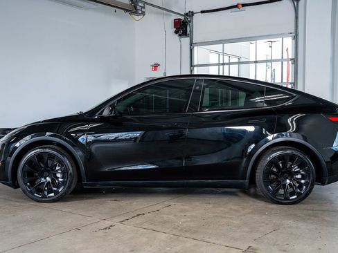 Used 2025 Tesla Model Y Long Range image 8