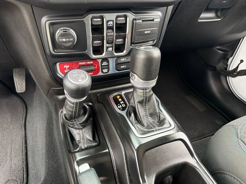 Used 2024 Jeep Wrangler Unlimited Rubicon 4xe AWD/4WD image 15