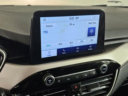 Used 2022 Ford Escape SE w/ SE Sport Appearance Package image 25